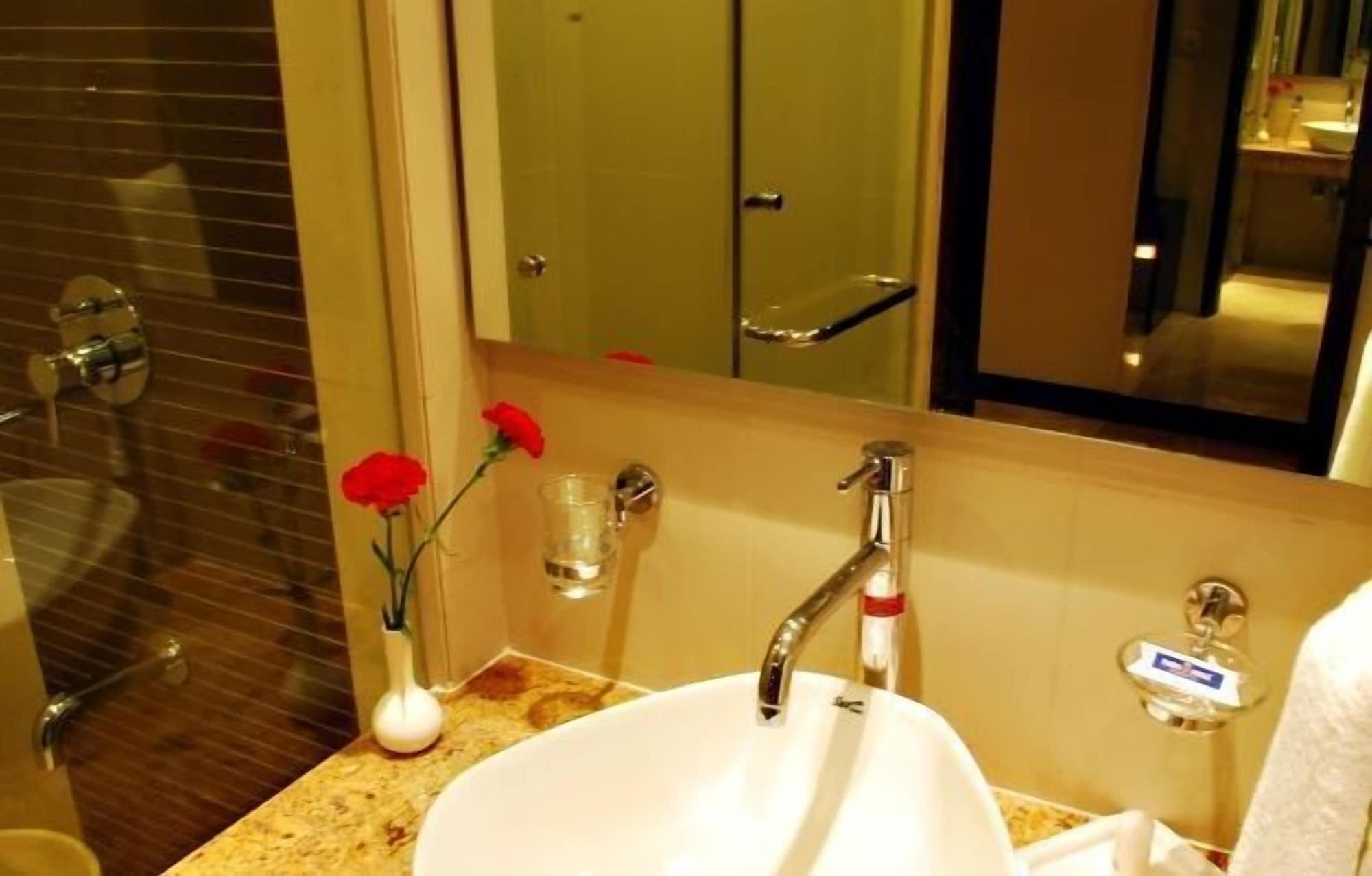 La Sara Hometel Bangalore Ngoại thất bức ảnh